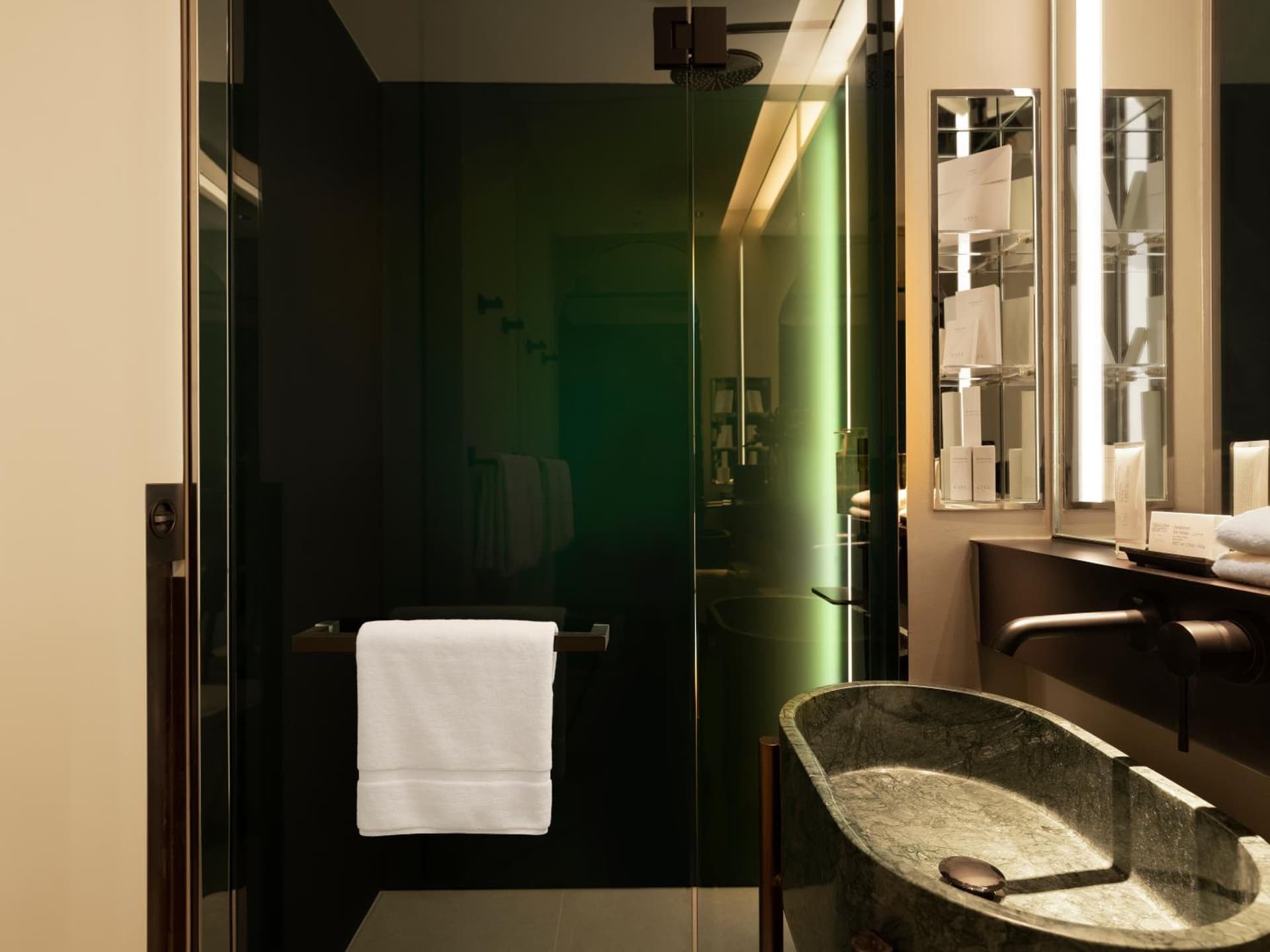 Club King High Floor Room