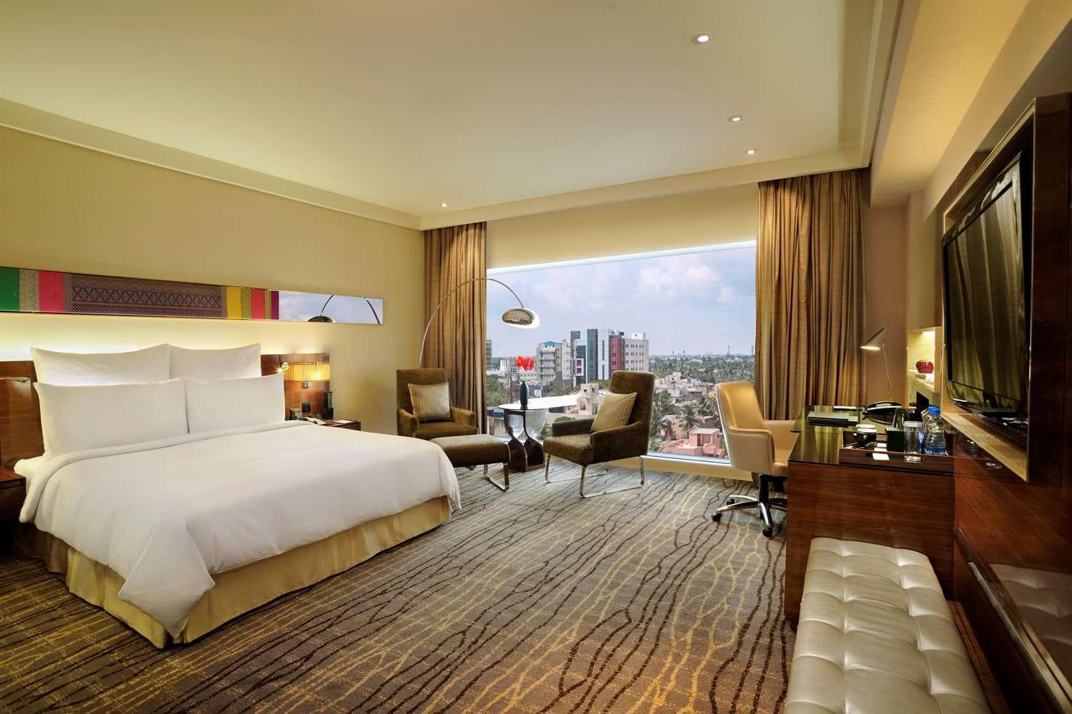 Deluxe King City View High Floor Room