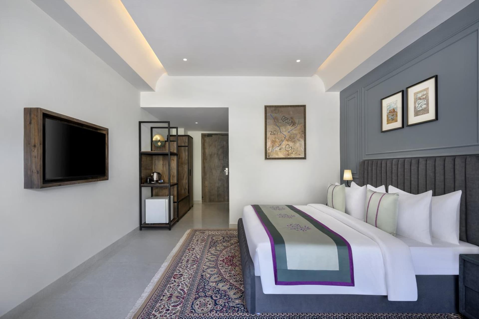Club room with Private balcony