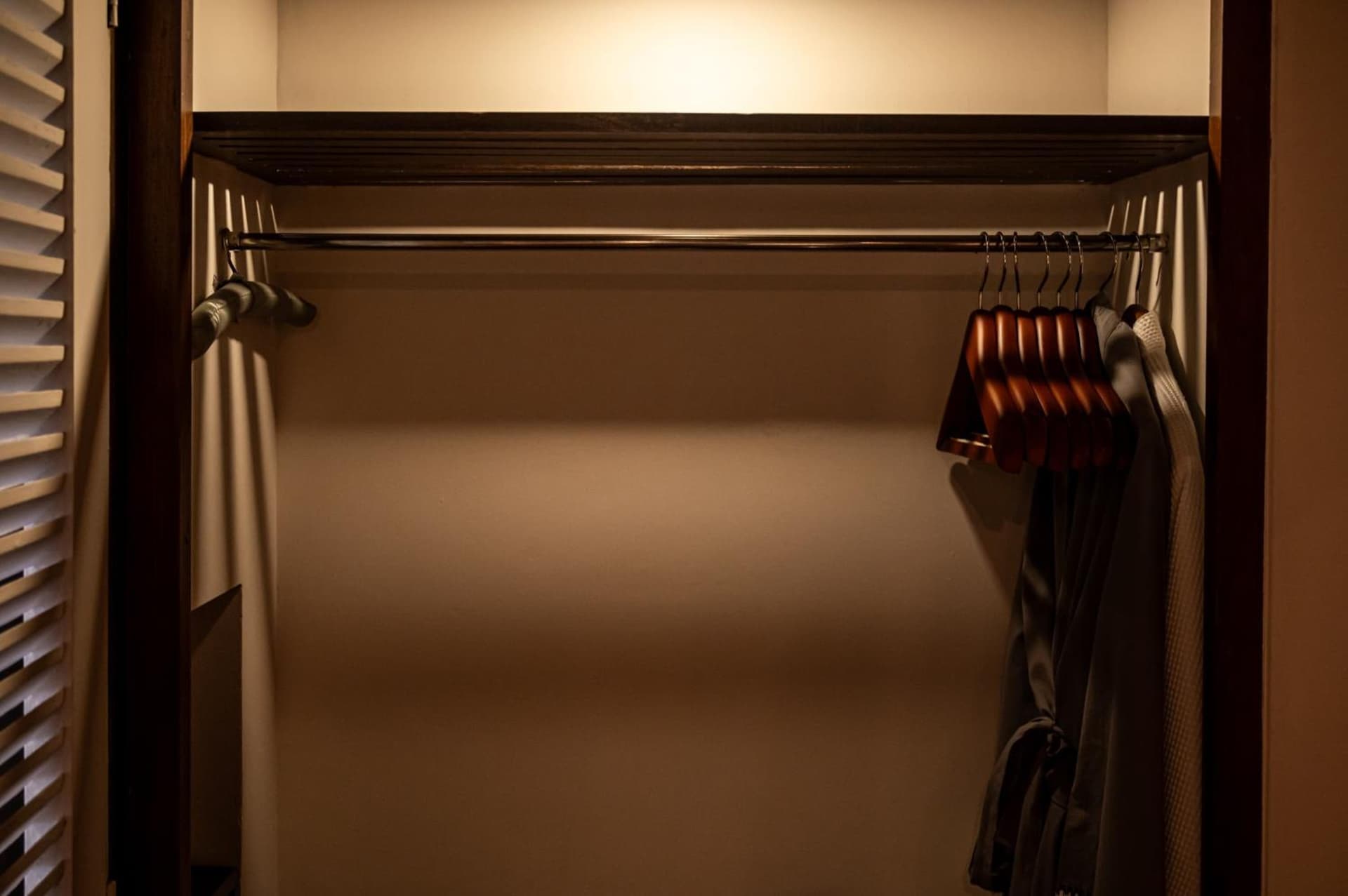 Business Queen Room