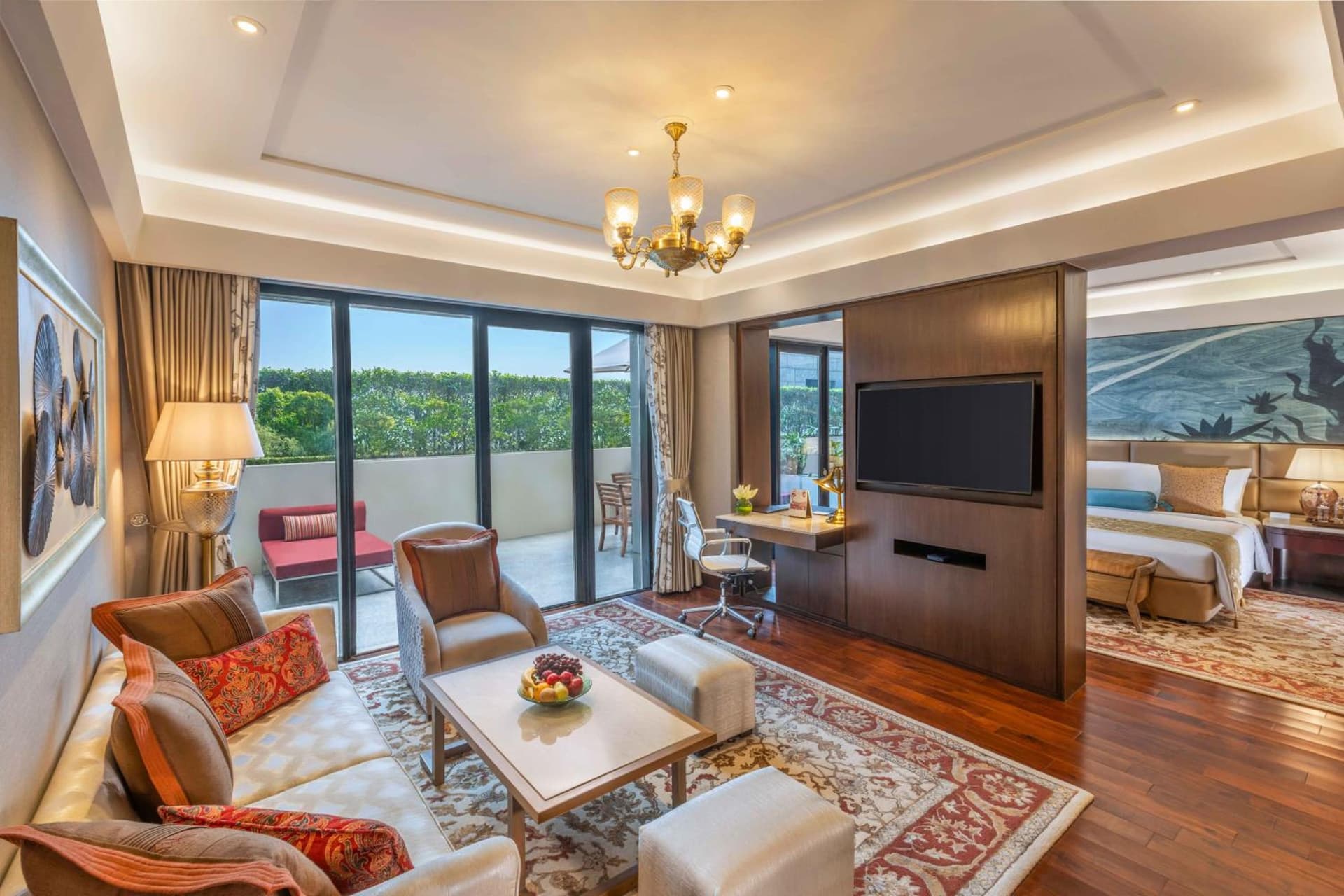 Suite King Balcony Room