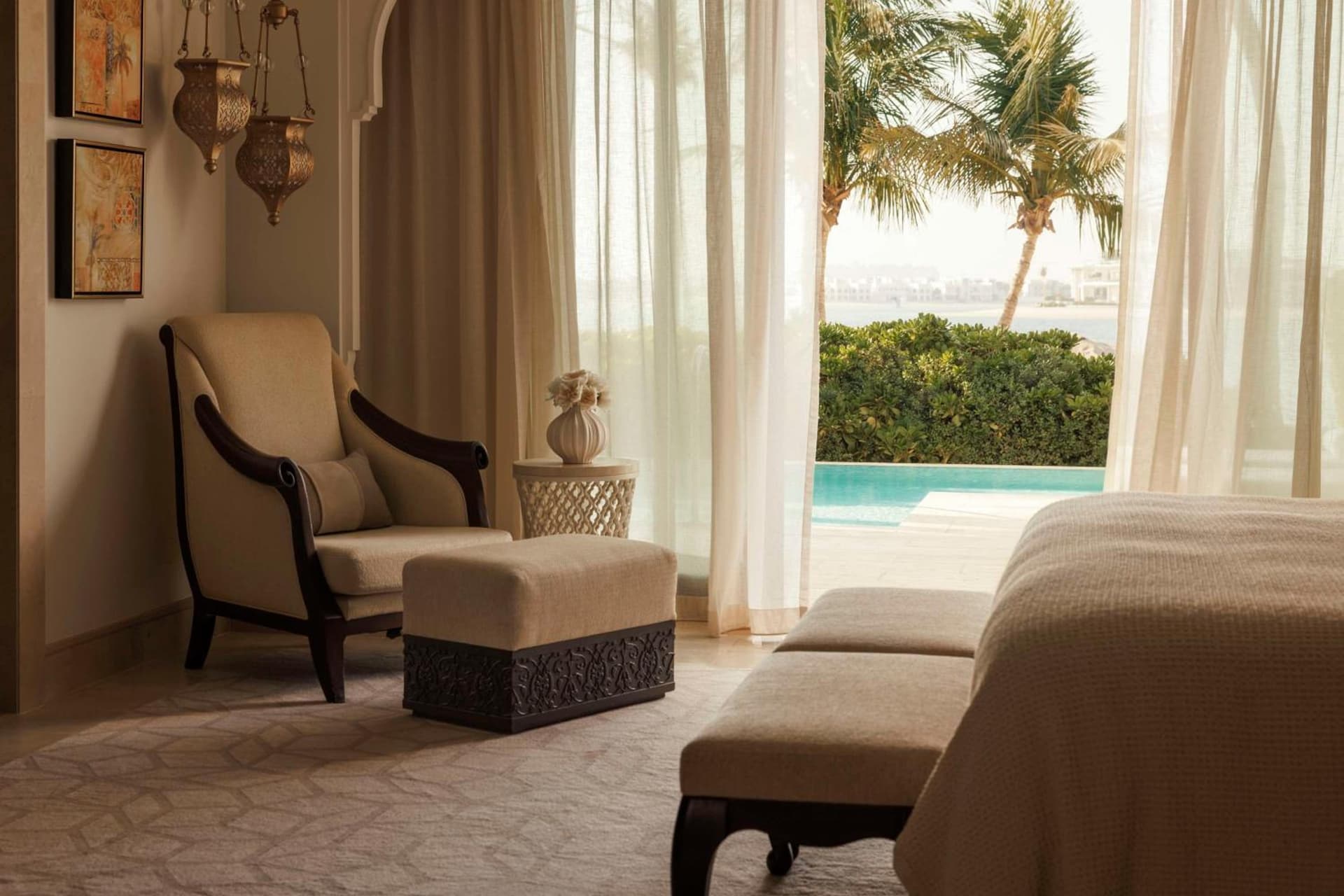 Suite Queen Pool View Room