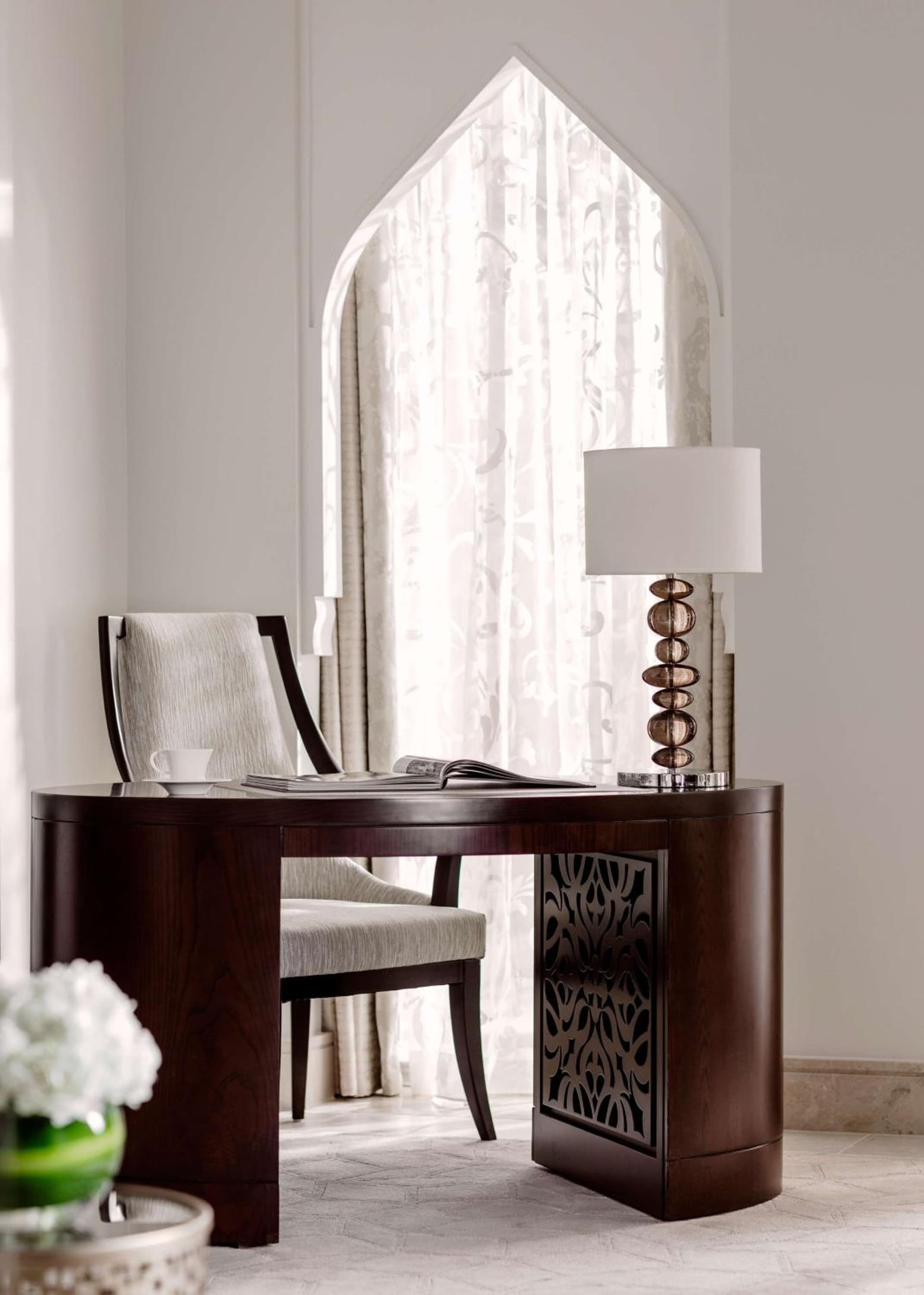 Premier Queen Room