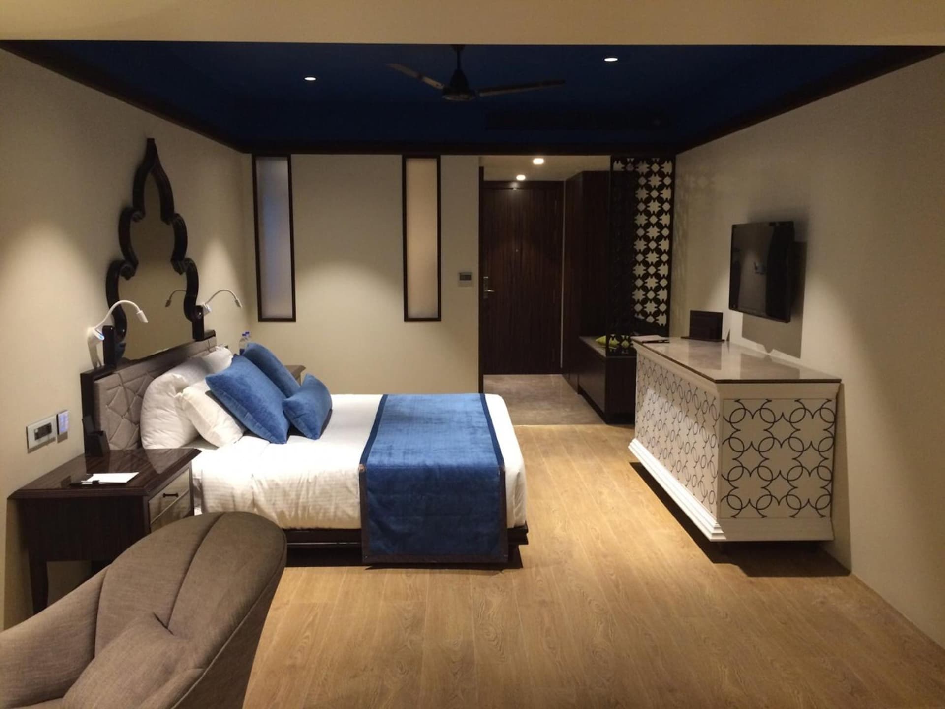 King Lake View Room
