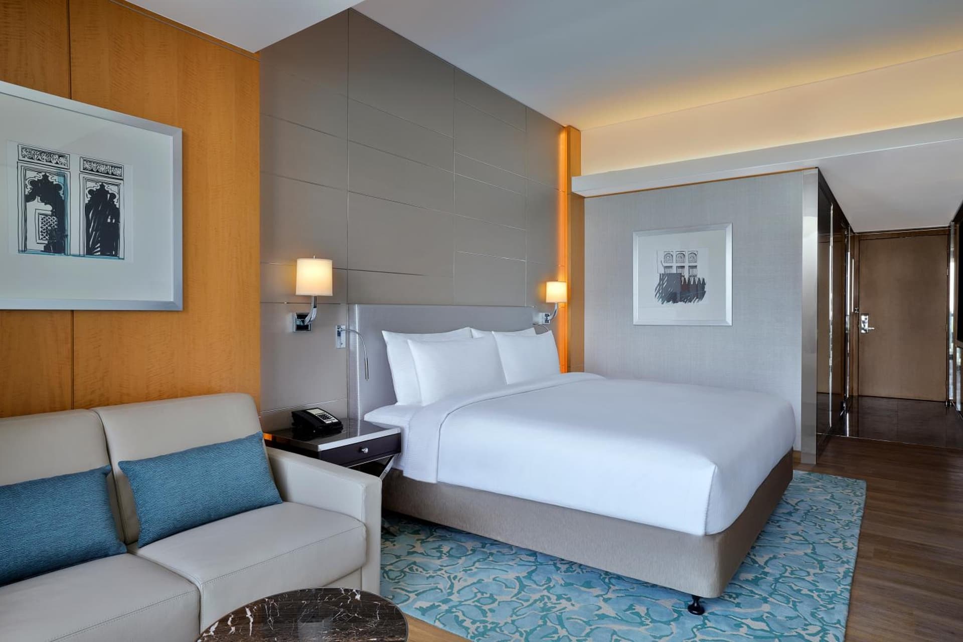 King Guest Room with Balcony