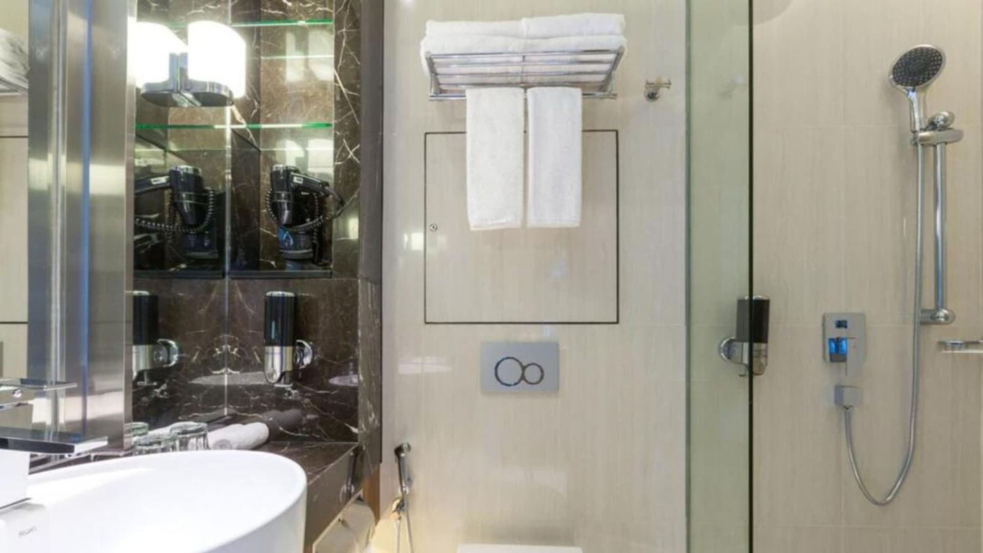Standard Queen Courtyard View Room