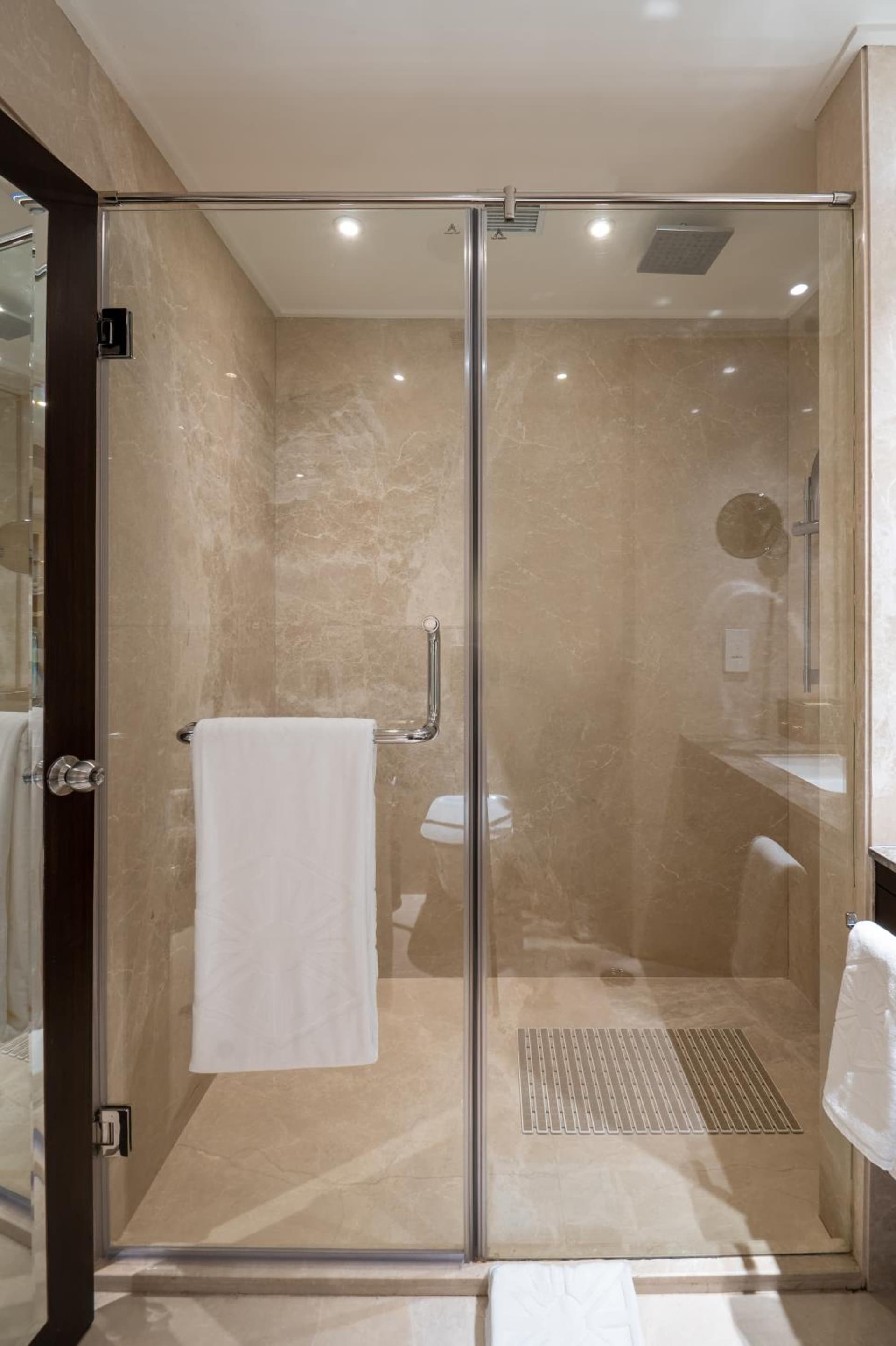Luxury King Room