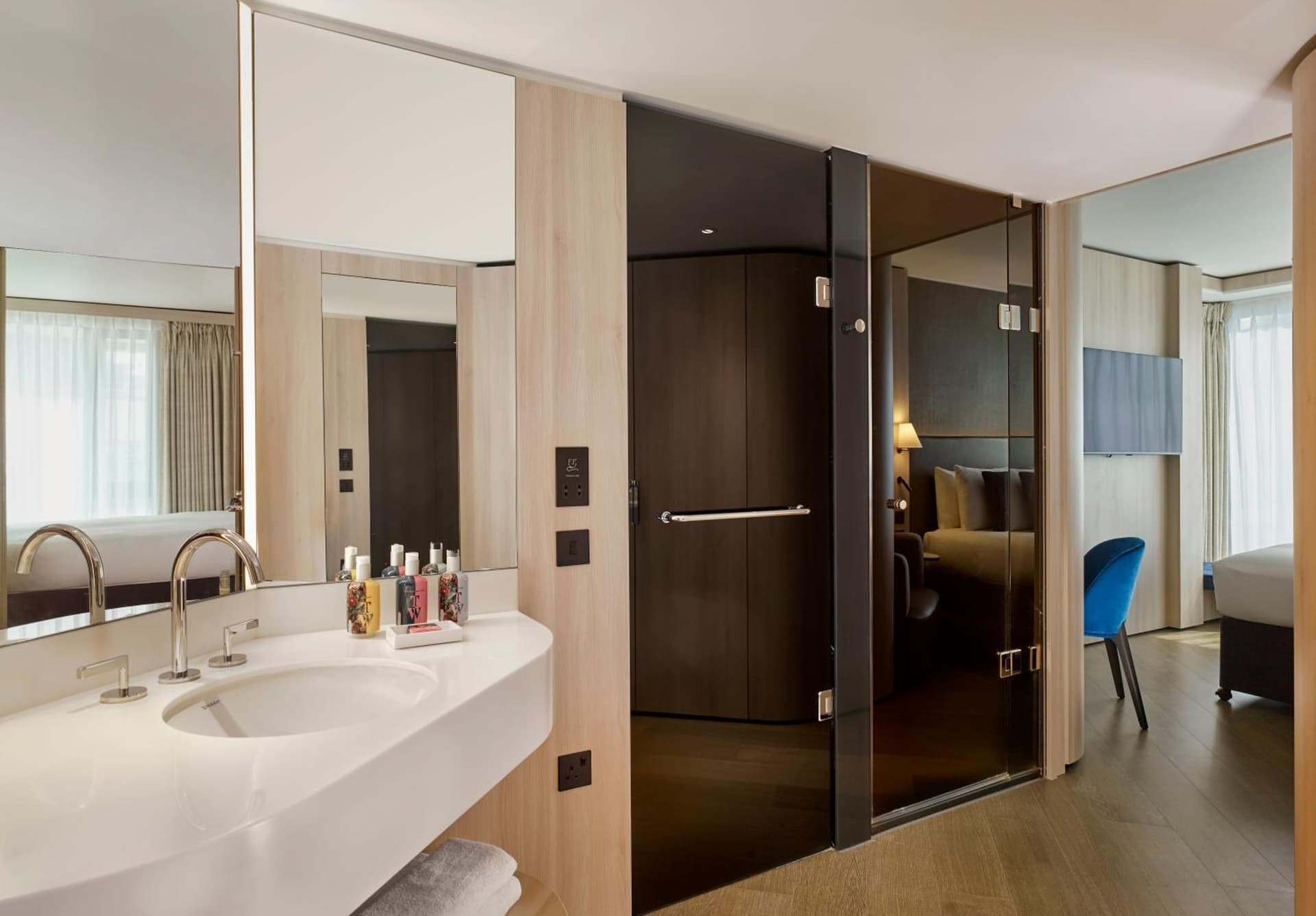 Deluxe Queen Room