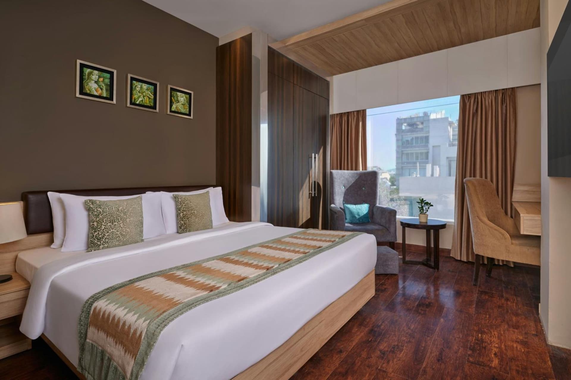 Premium Queen Room