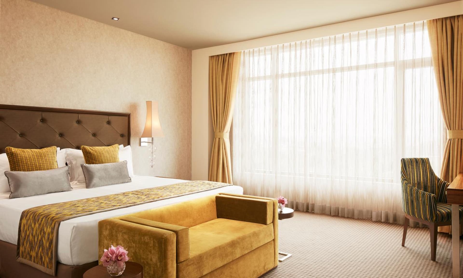 Deluxe King City View Room