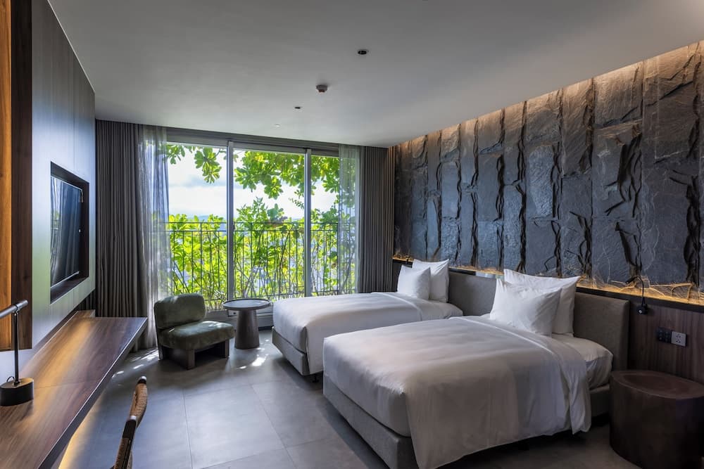 Deluxe Twin Room City View with Bathtub