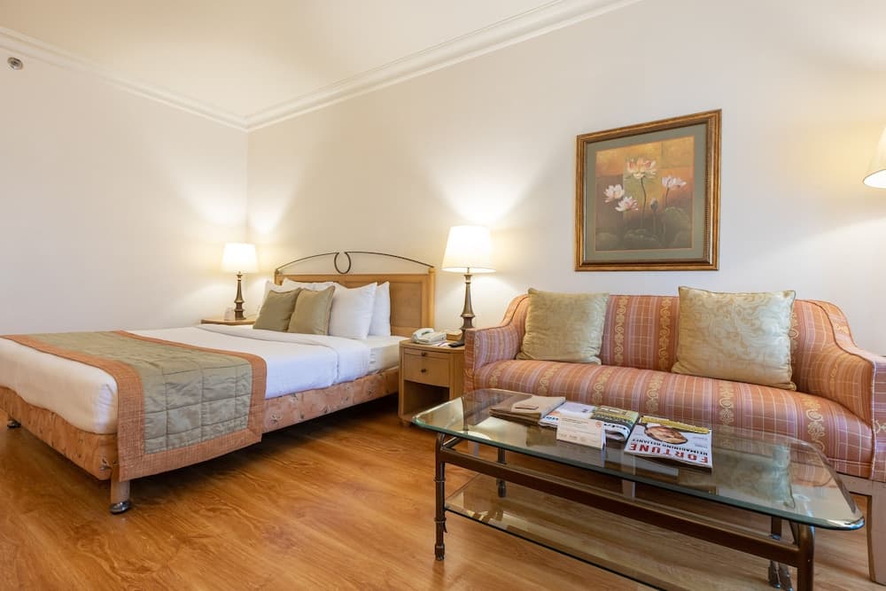 Deluxe King City View Room