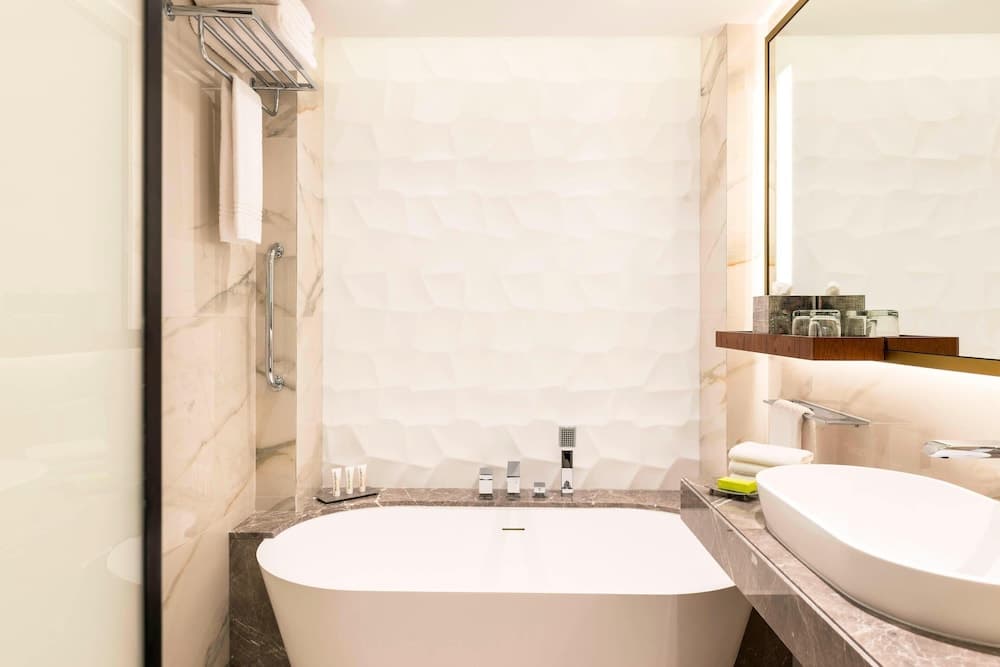 Deluxe Twin Garden View Room