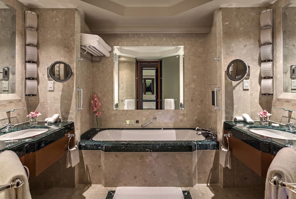 Deluxe Twin Accessible Room