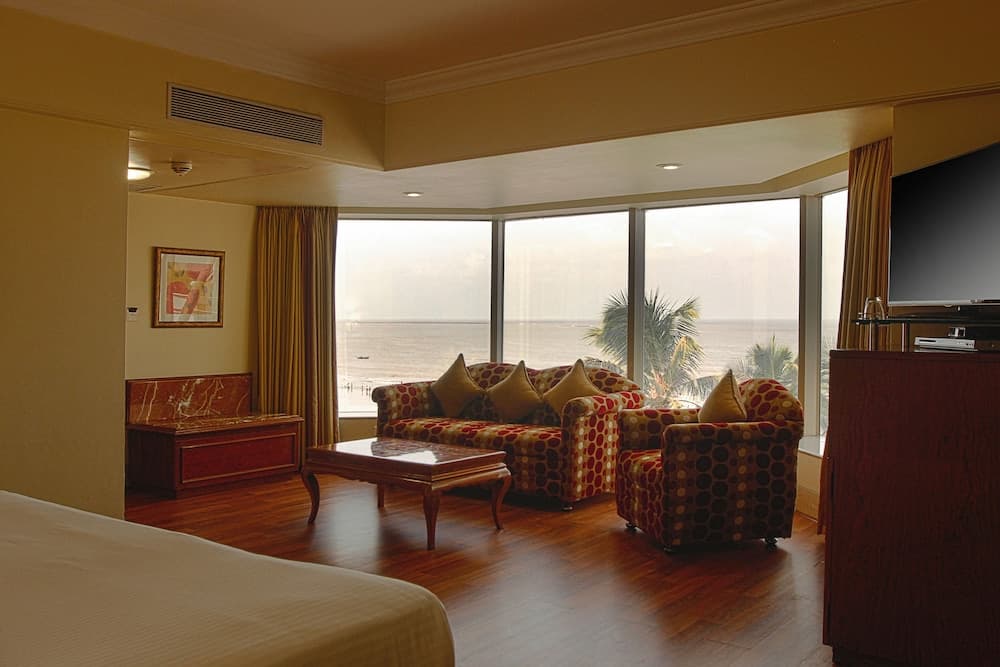 Executive Salon Room