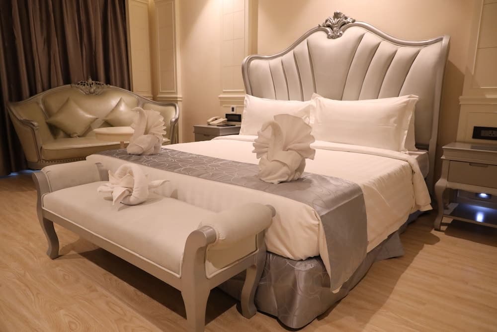 Suite Queen Room