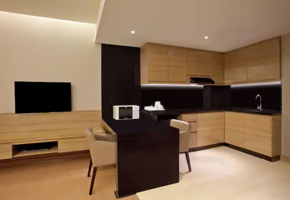 Deluxe King Balcony Room