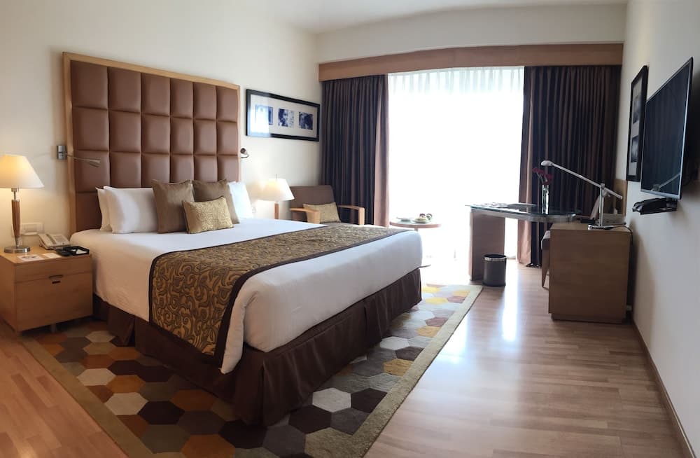 Taj Club Queen Bed