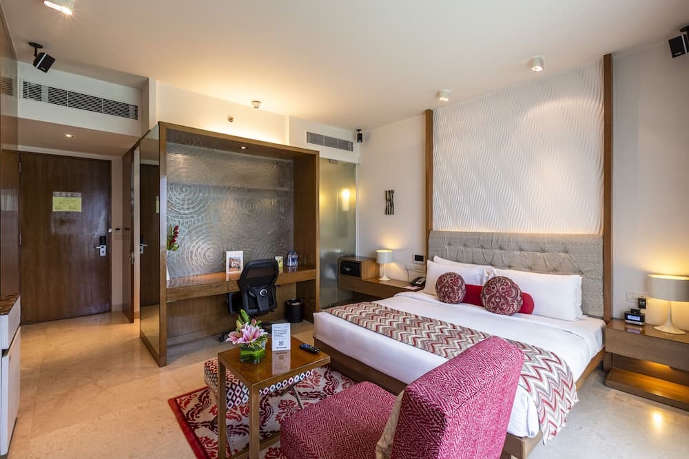 Deluxe Queen Garden View Room