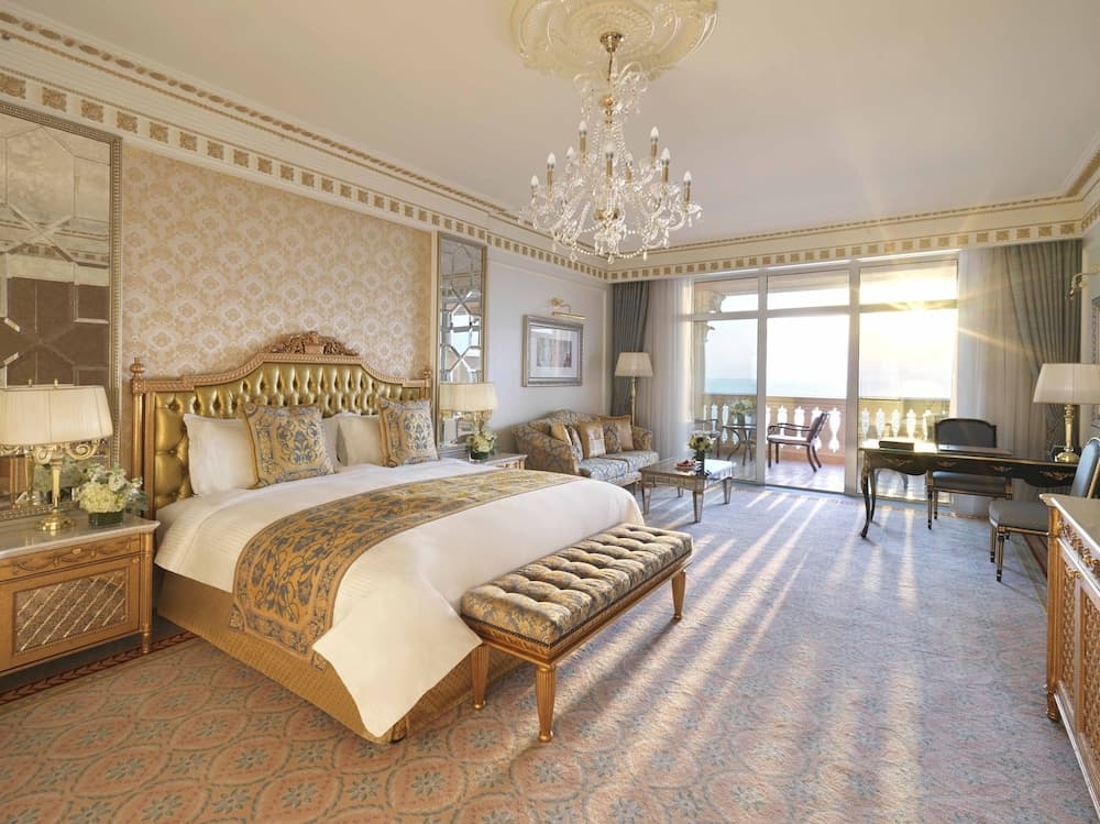 Suite King Balcony Room