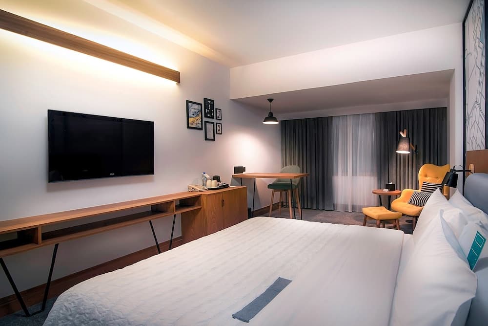Deluxe King City View Room