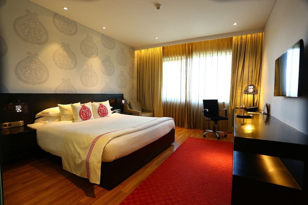 Deluxe Room, 1 King Bed, Hill View (Delight)
