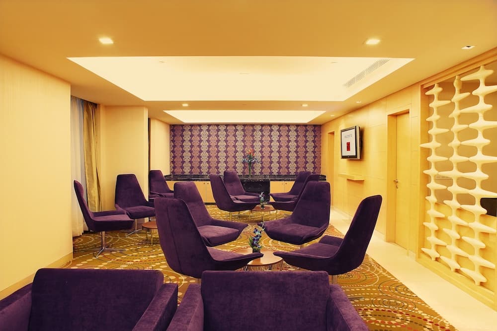 Club King Room