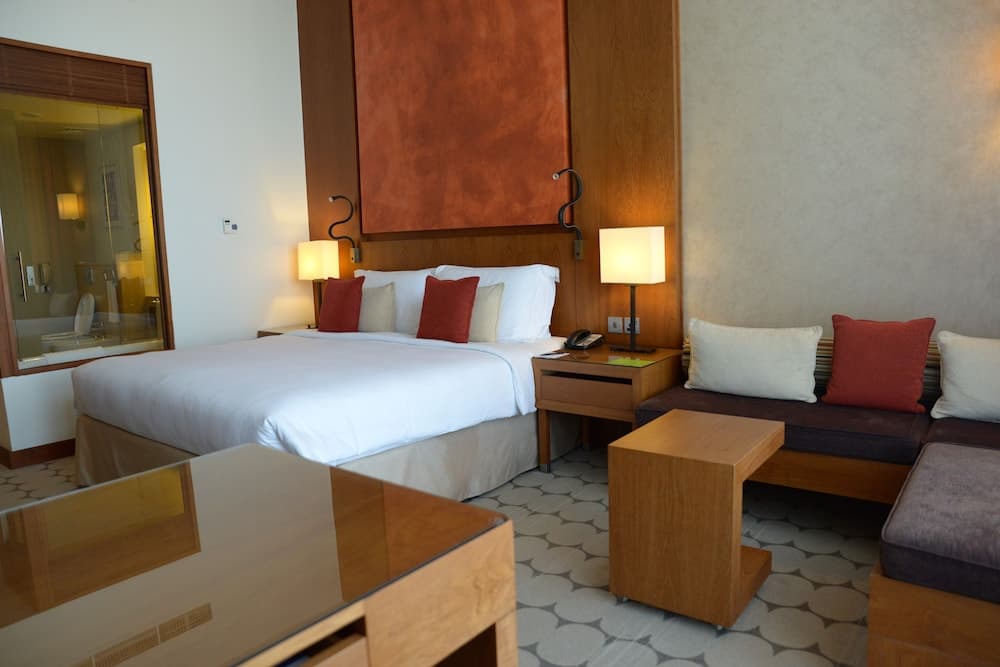 Deluxe King Accessible Room