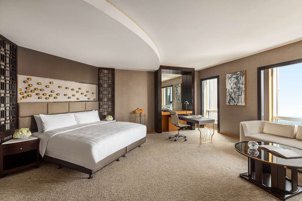 Horizon Club Deluxe Room 1 King Bed