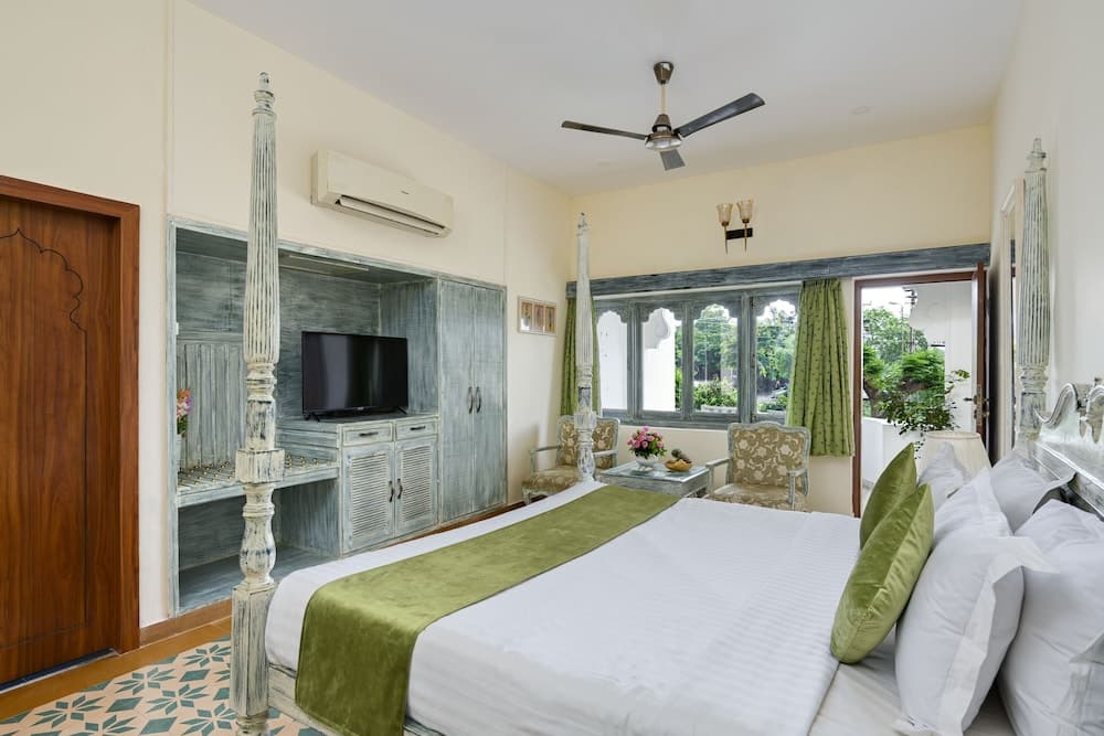 Luxury Lake View Rooms with Balcony