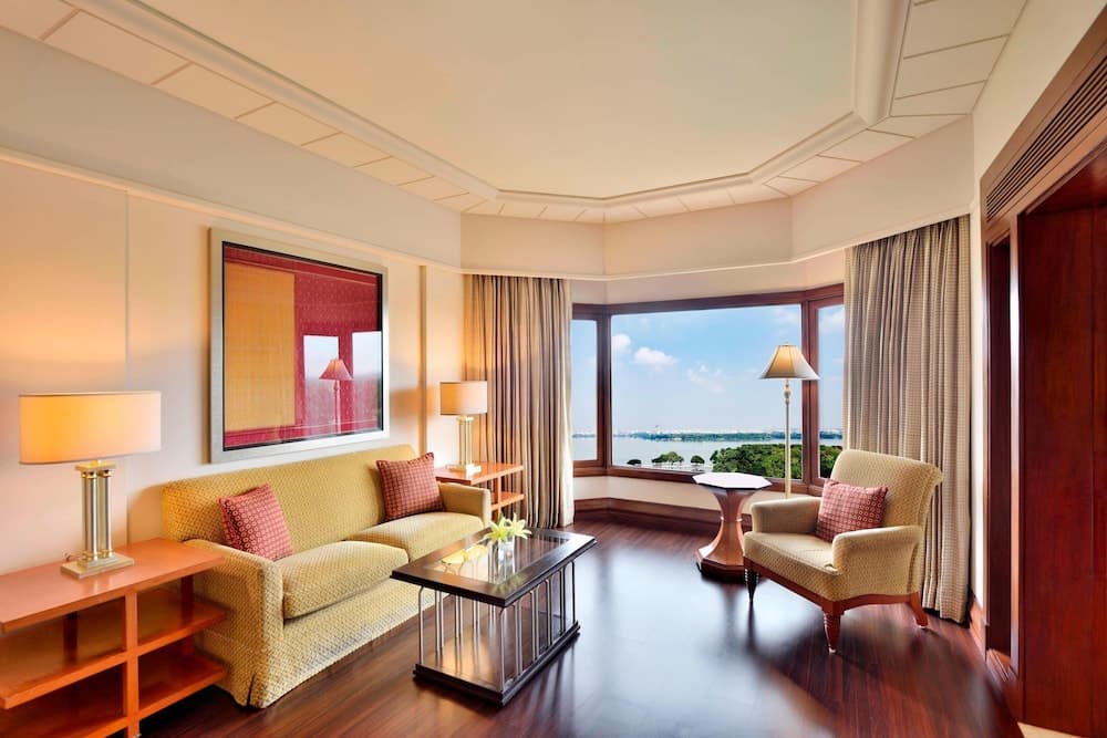 Suite King Lake View Room