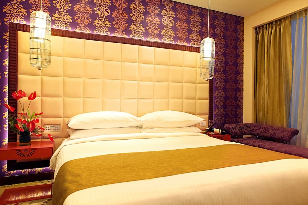 Club King Room