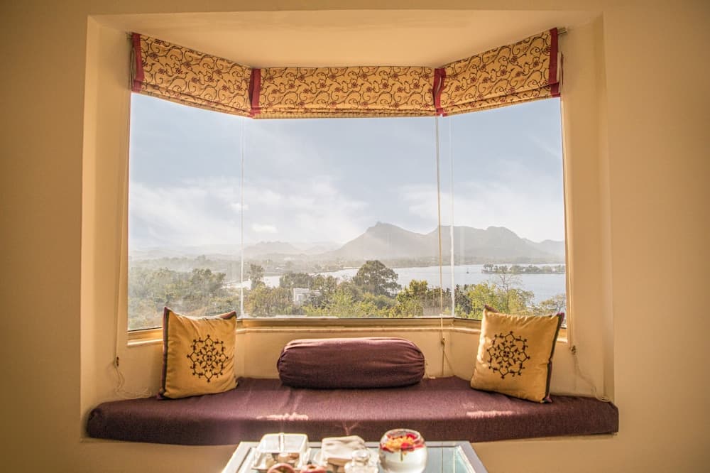 Twin Lake View Room