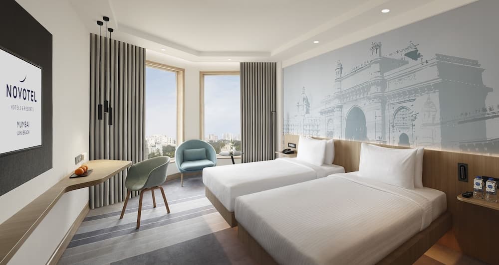Superior Twin City View Room