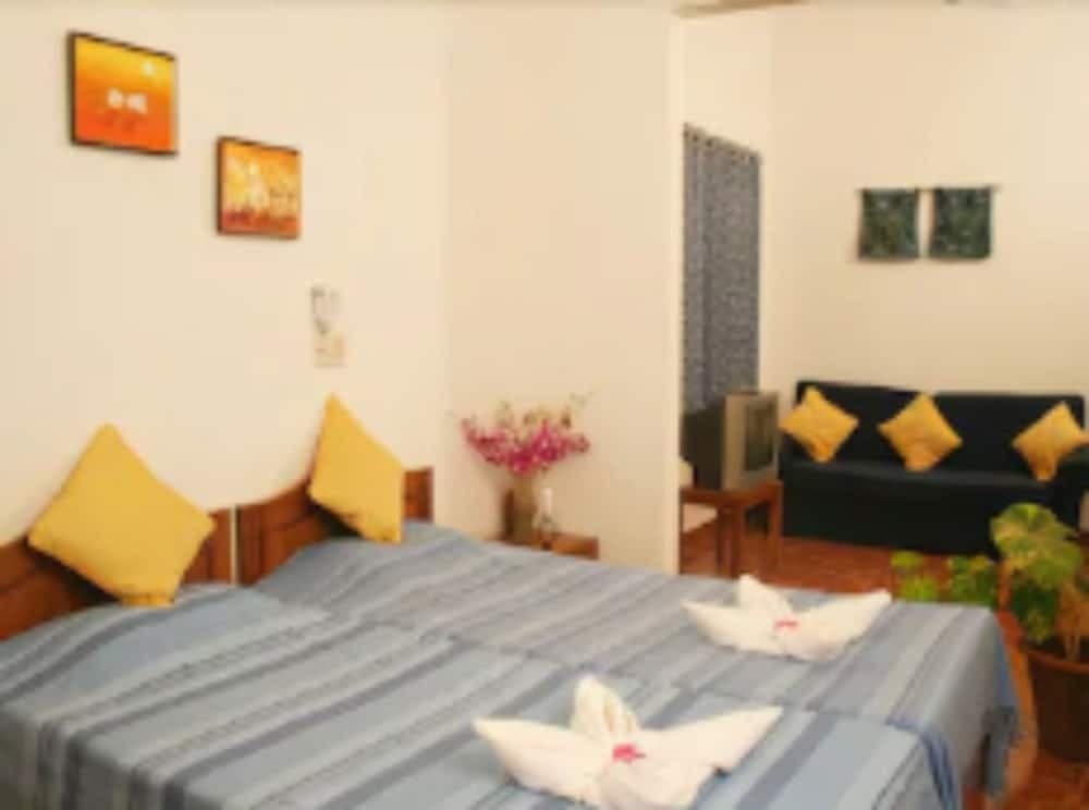 Deluxe Room (A/C)