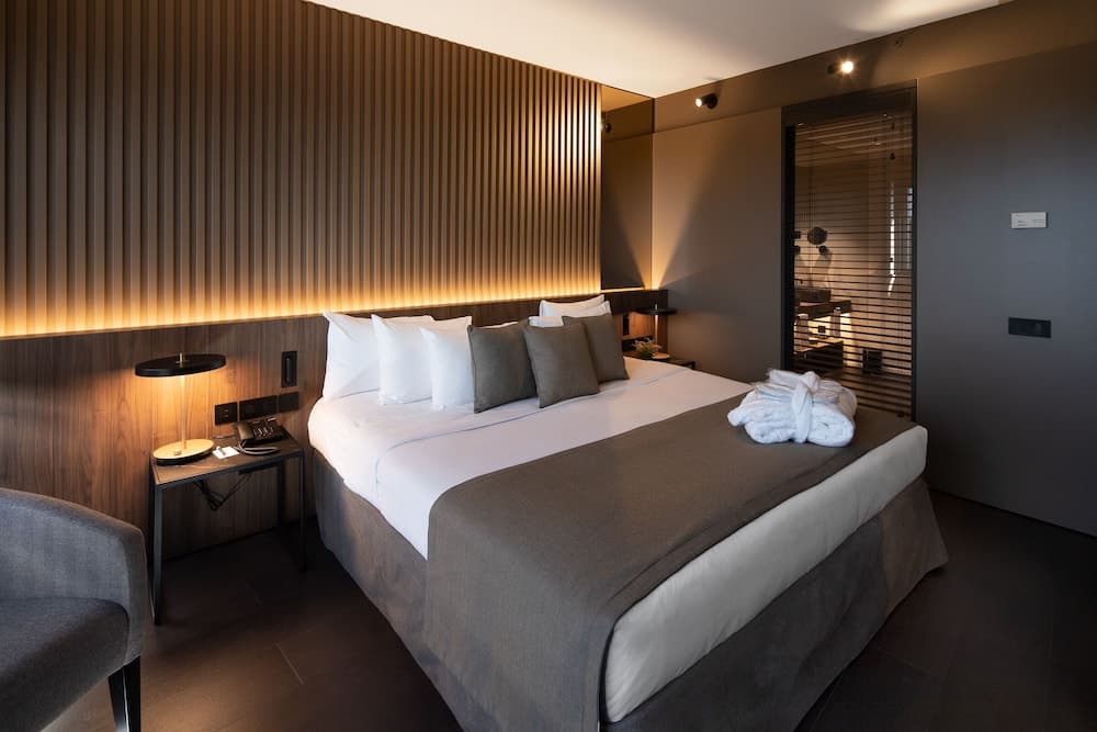 Double Deluxe King Bed