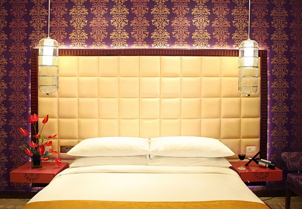 Club King Room