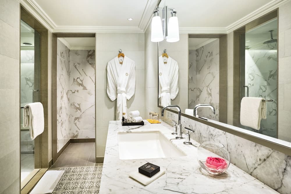 Luxury King Room