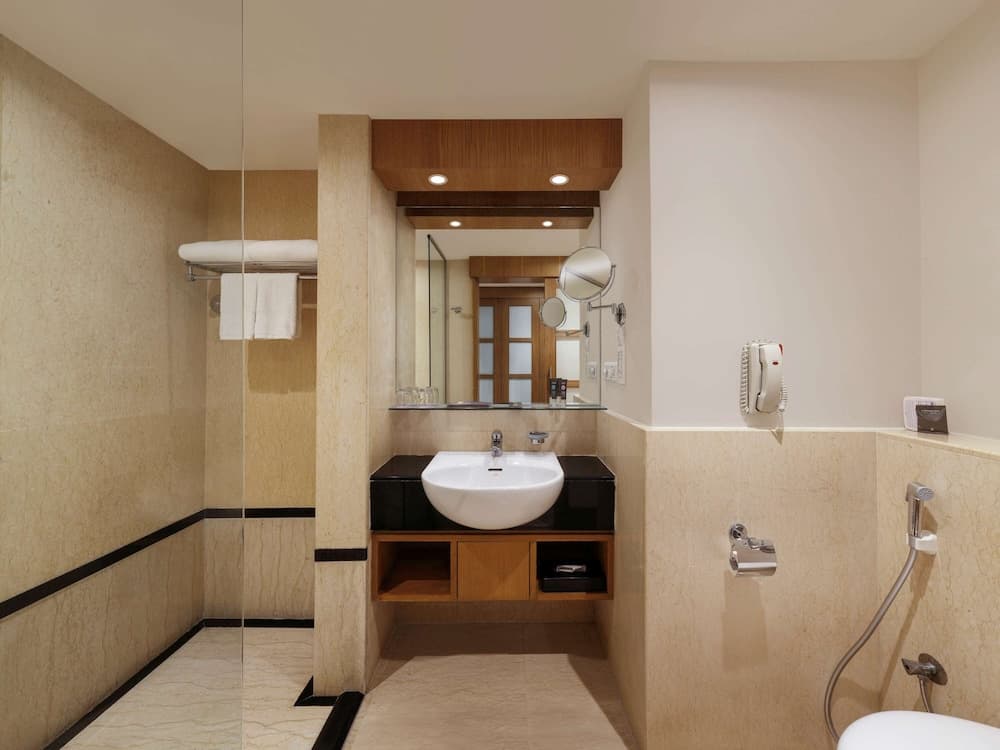 Junior Suite Queen Room