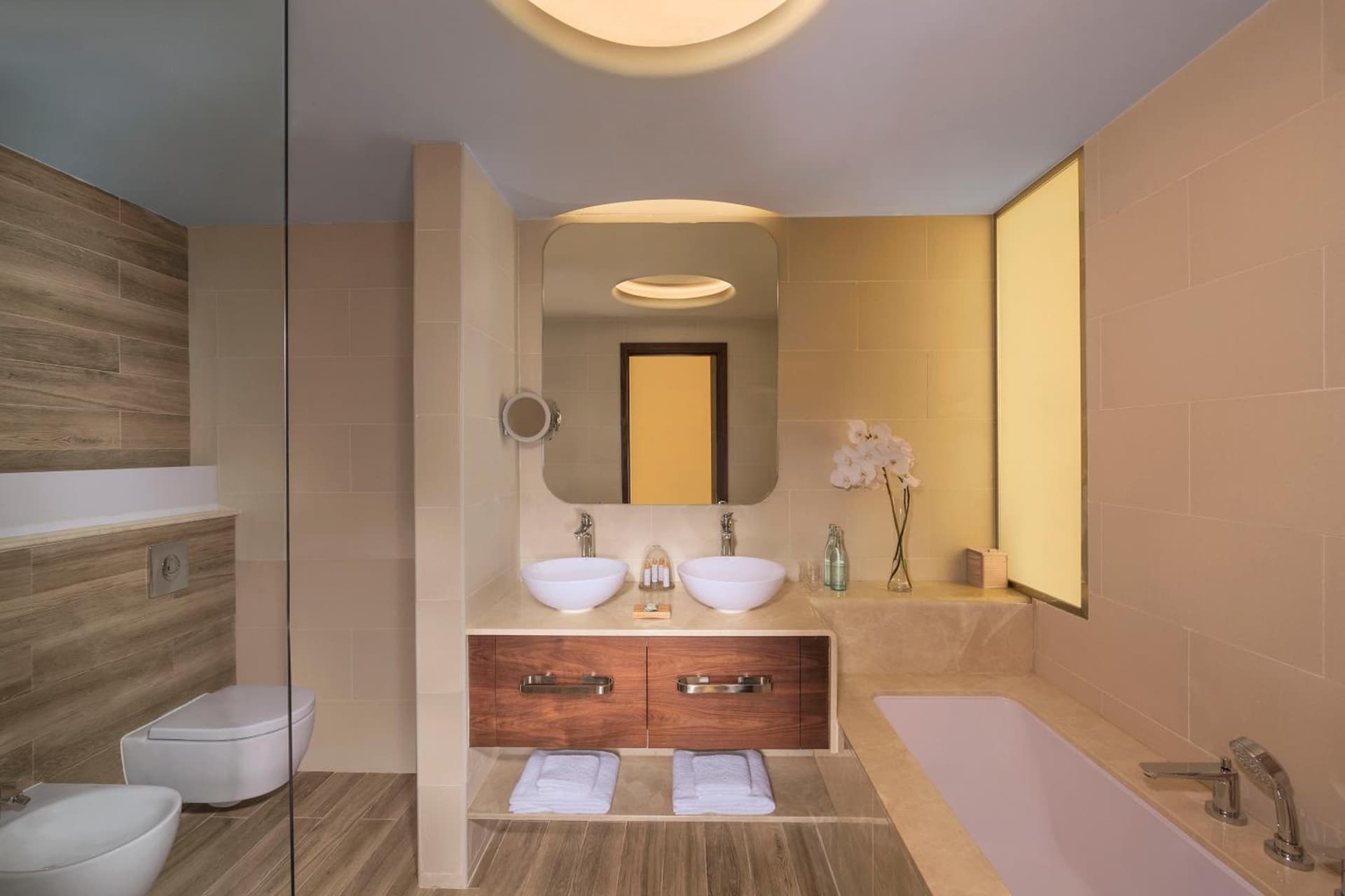 Deluxe King Sea View Balcony Room