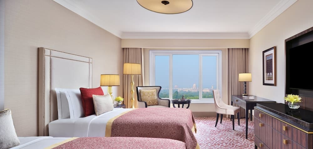 Club Twin City View Room
