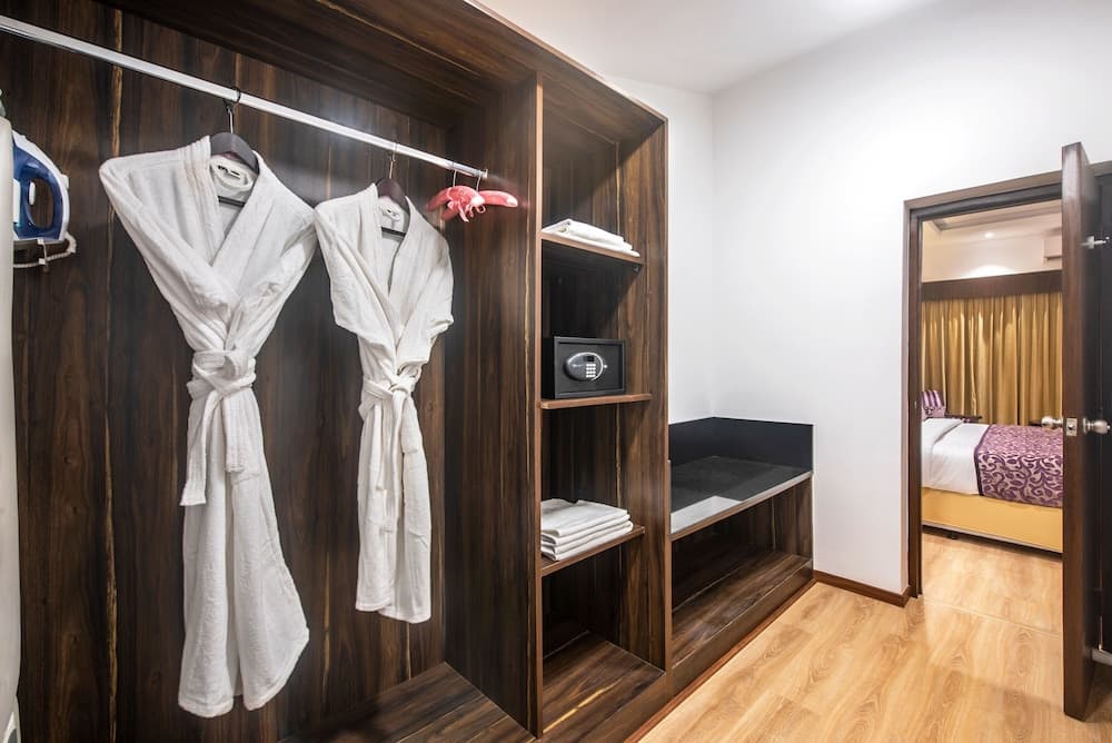 Luxury King Room