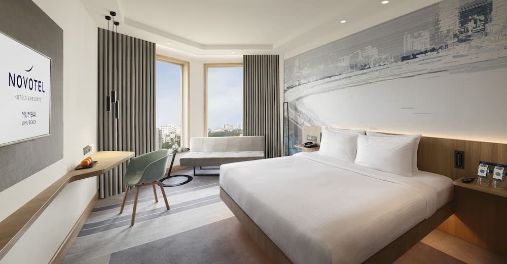 Superior King Bed City View