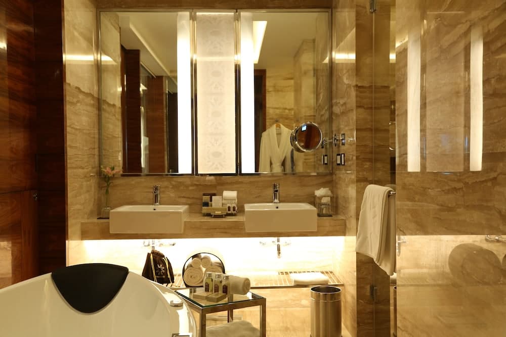 Luxury King Room