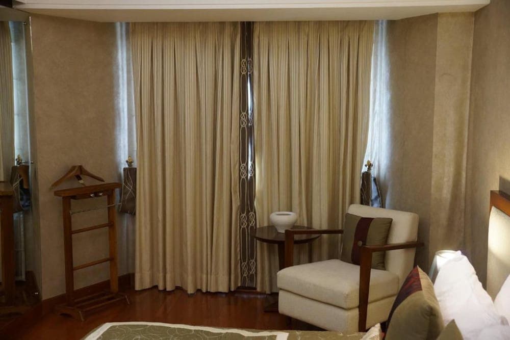Executive Queen Room