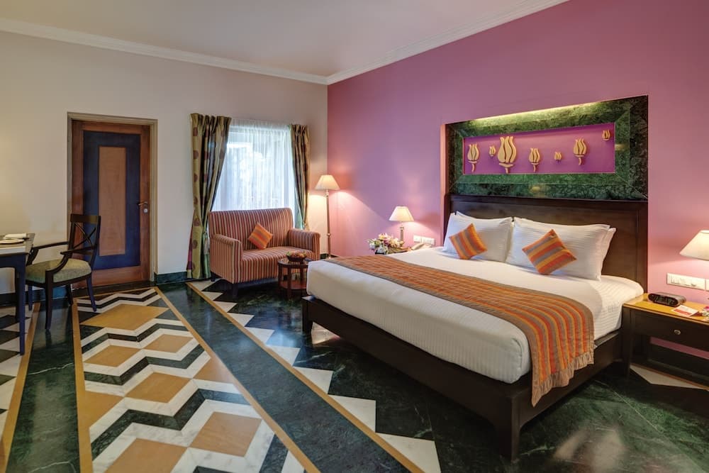 Deluxe King Garden View Room
