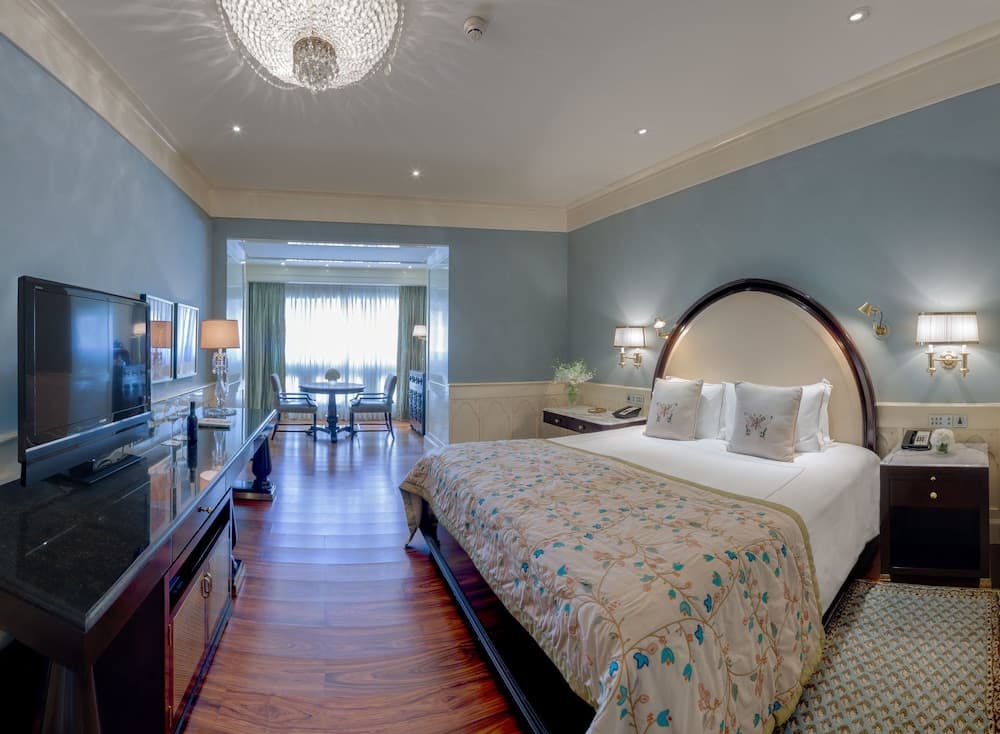 Luxury King City View Room
