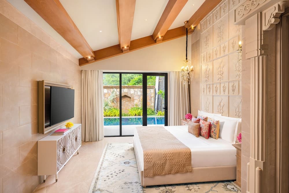 Villa King Pool View Room