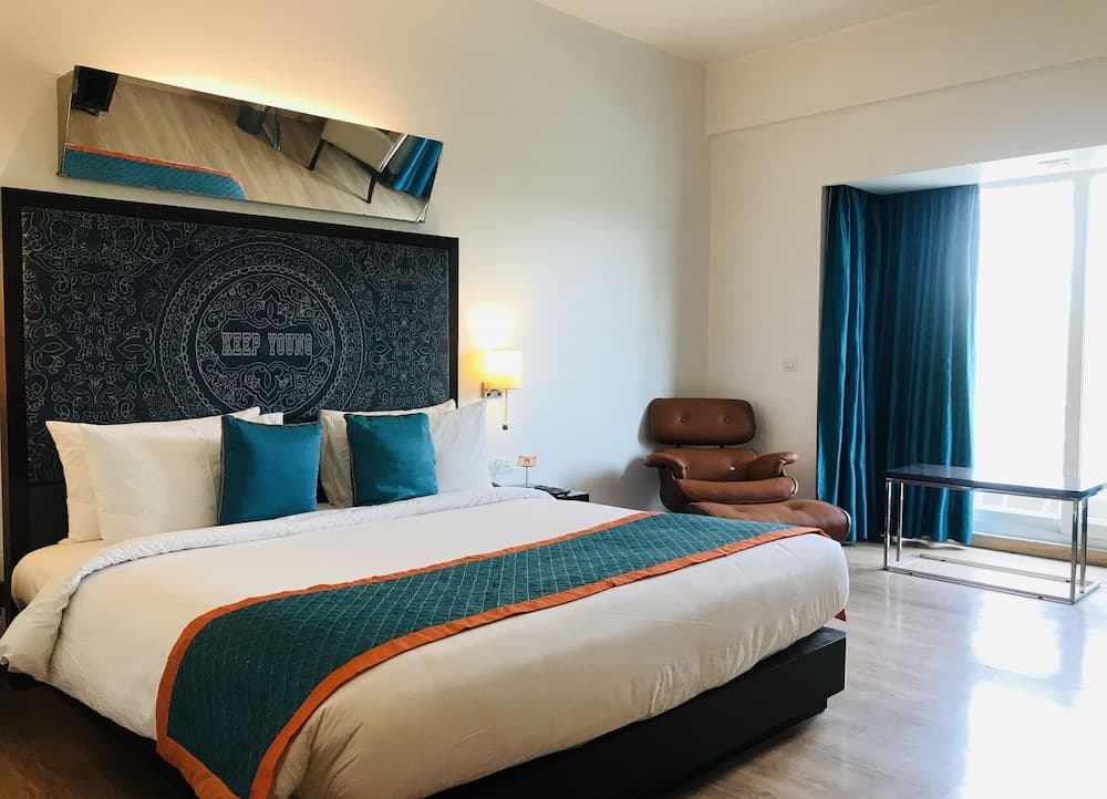 Premier King Balcony Room