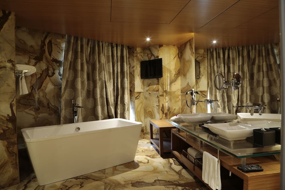 Suite King City View Room